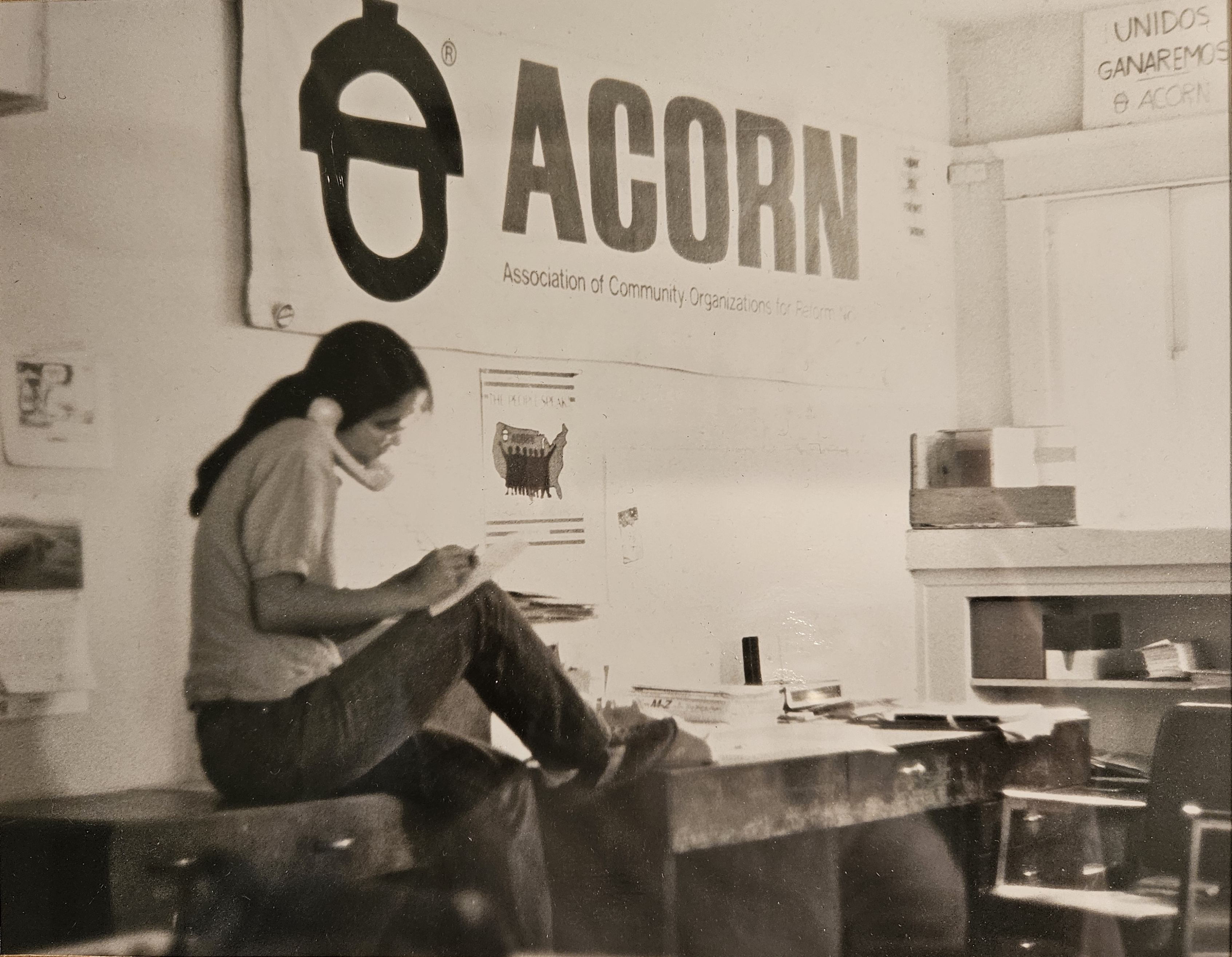 Photograph of ACORN Organizer Liz Wolff at the Phoenix ACORN Office in 1985 (photo credit: George Pérez).